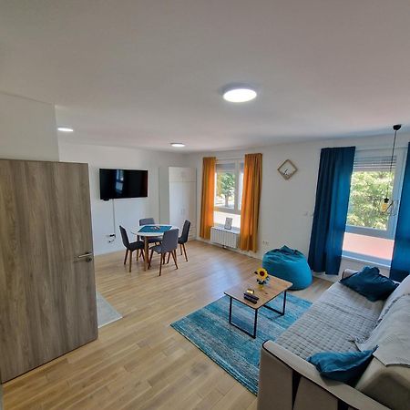 Square Studio Tuzla Luaran gambar