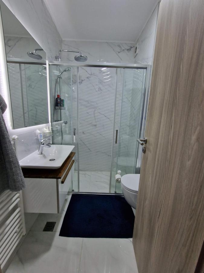 Square Studio Tuzla Luaran gambar