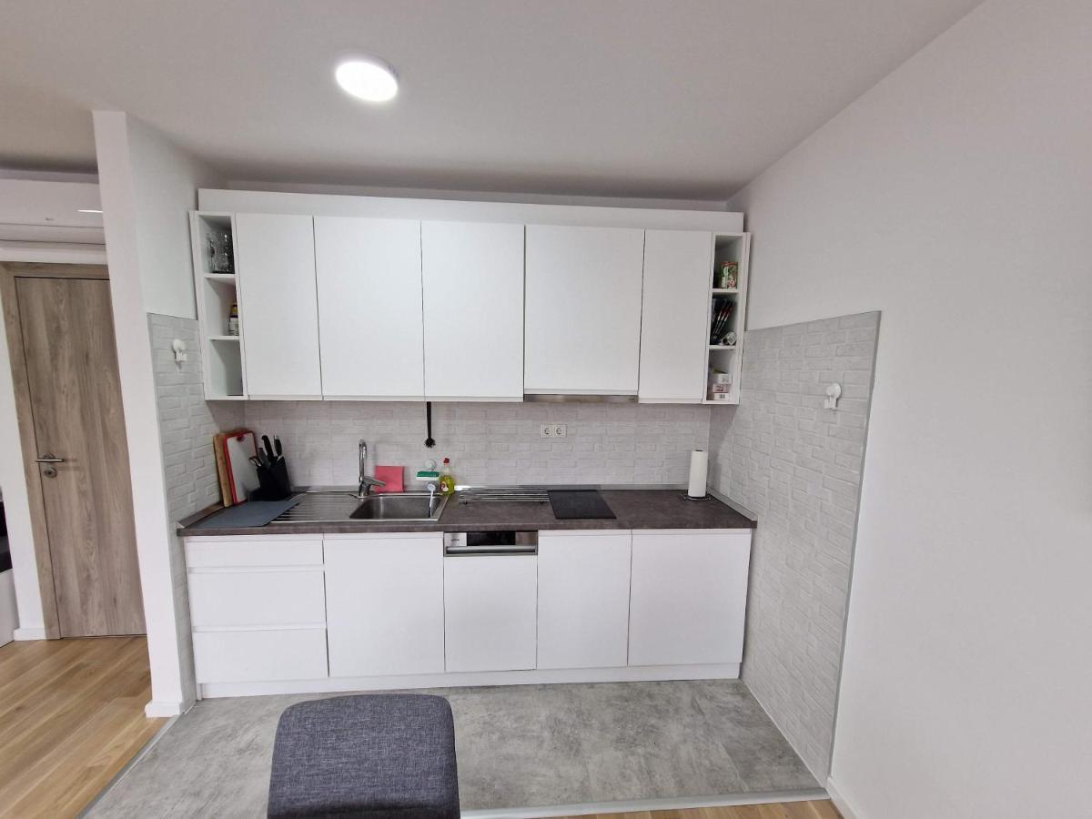 Square Studio Tuzla Luaran gambar