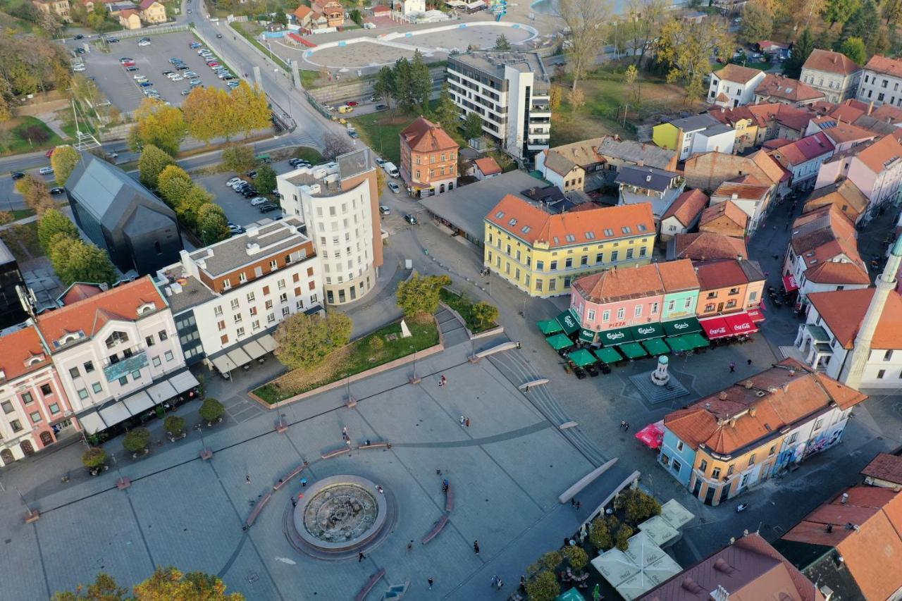 Square Studio Tuzla Luaran gambar
