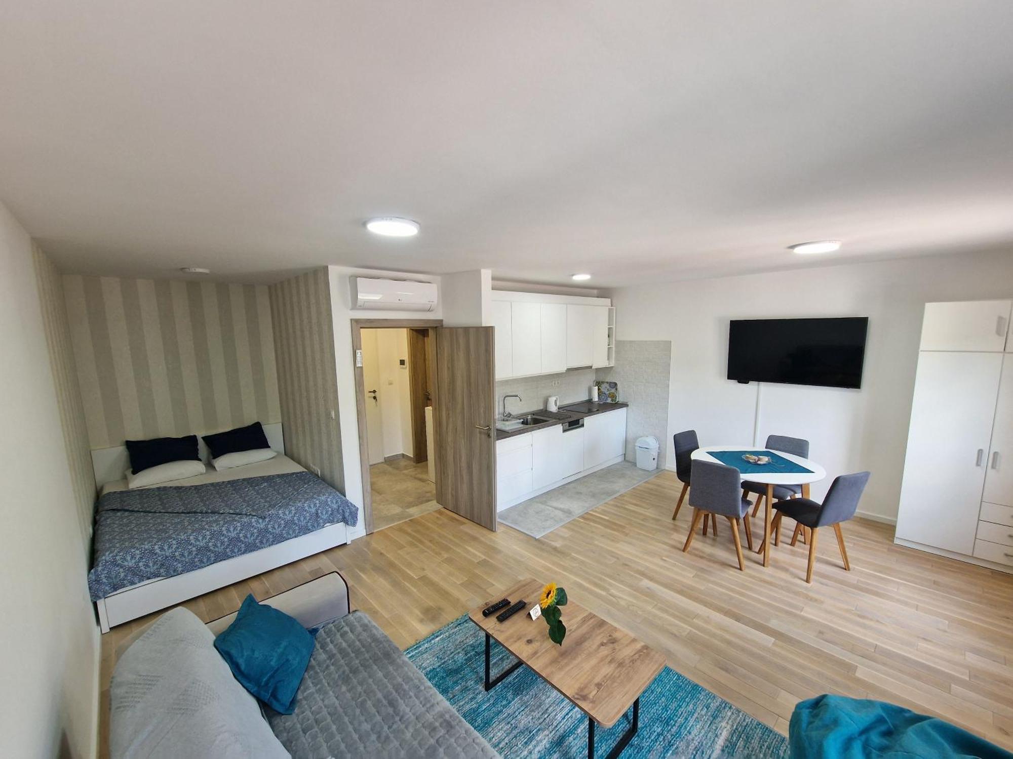 Square Studio Tuzla Luaran gambar
